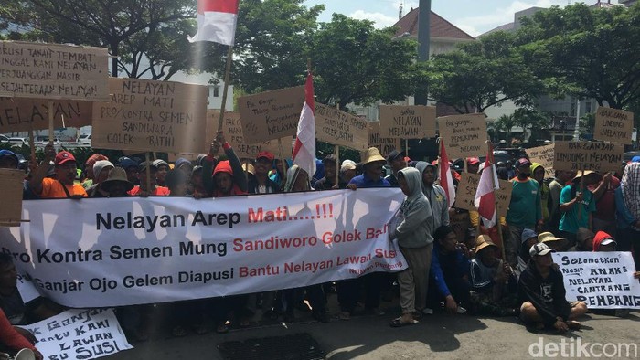 Massa Nelayan Demo Gubernur Ganjar soal Pelarangan Cantrang