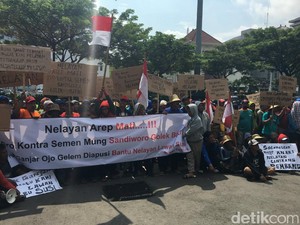 Massa Nelayan Demo Gubernur Ganjar soal Pelarangan Cantrang