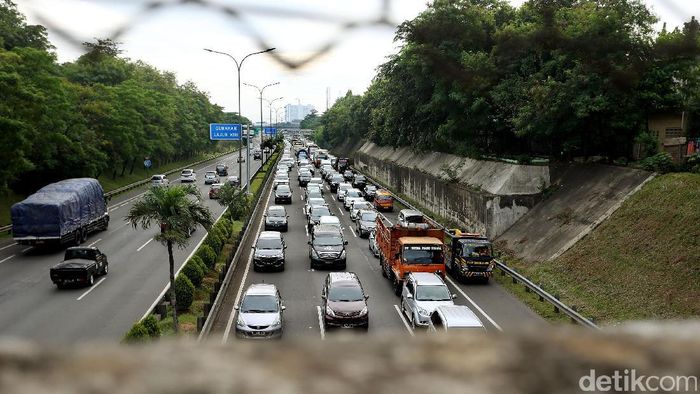Tol JORR/Foto: Rengga Sancaya Tol JORR/Foto: Rengga Sancaya