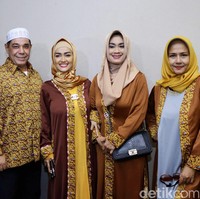 Diketahui, Syahrini bukan satu-satunya selebriti yang pernah diberangkatkan First Travel untuk umrah. Ria Irawan dan almarhumah Julia Perez juga termasuk di antaranya. (Foto: Ismail/detikHOT)