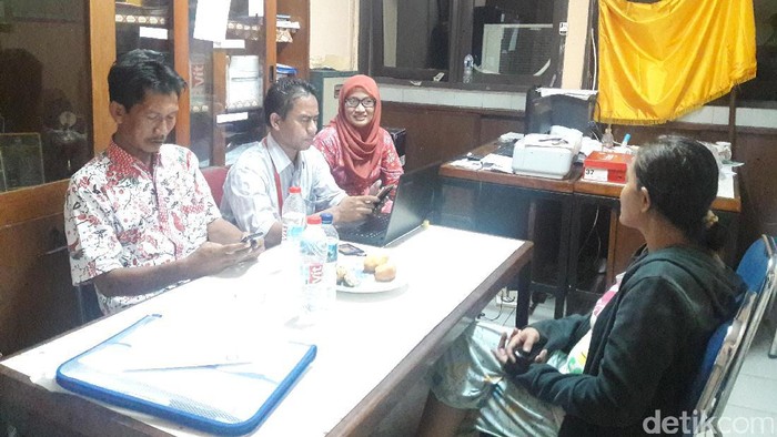 Panwaslu Periksa Pemilik Rumah yang Ditempeli Stiker Cagub DKI