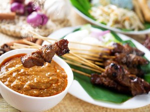 5 Tradisi Makan Saat Lebaran, Ada Makmeugang hingga Binarundak
