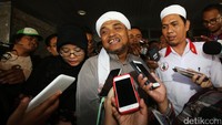 Sekretaris Jenderal Dewan Syuro DPD FPI Jakarta Novel Chaidir Hasan Bamukmin atau Habib Novel menjadi saksi pertama dalam persidangan kasus dugaan penistaan agama dengan terdakwa Basuki Tjahaja Purnama (Ahok) di Aula Kementerian Pertanian (Kementan), Jakarta Selatan, Selasa (3/1/2017).