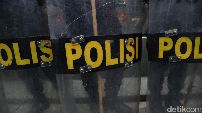 Sejumlah personel polisi dikerahkan untuk mengawal dan mengamankan sidang kasus penodaan agama.