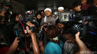 Novel mengambil contoh dari buku Merubah Indonesia, Ahok dinilai menyerang surat Al-Maidah. Bahkan Novel menilai Ahok sudah melecehkan agama Islam saat menjadi calon wakil gubernur DKI Jakarta 2012 silam.