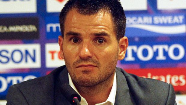 Simon McMenemy mengatakan tetap ingin fokus di Liga 1 melatih Bhayangkara FC. (