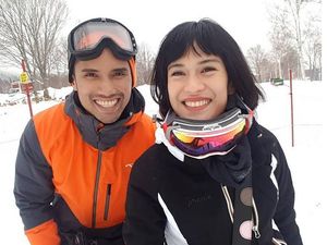 Mesranya Dian Sastro Bersama Suami di Jepang