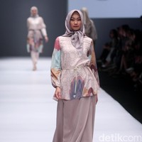Koleksi Ria Miranda for Blibli.com mengusung tema Foresta di Jakarta Fashion Week 2017. Senayan City. Jakarta. [Foto: Mohammad Abduh/Wolipop]