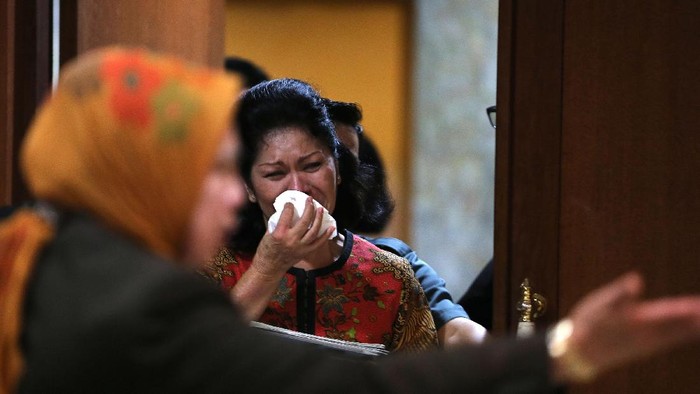 Hakim Napitupulu Dilaporkan Terima Suap Rp 1 Miliar, Istri Menangis