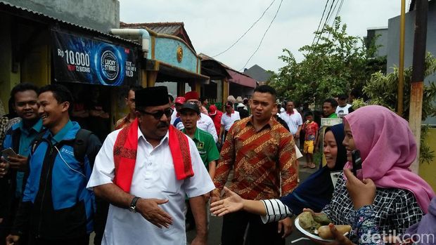 Sambangi Warga Tangsel, Rano Karno Diserbu Ibu-ibu