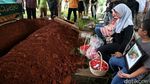 Eks Jubir KY Asep Fajar Dikebumikan