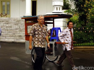 Makanan Kaki Lima Jadi Menu di Istana, Jokowi: Enak, Murah Meriah