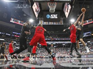Spurs Menang Mudah atas Raptors