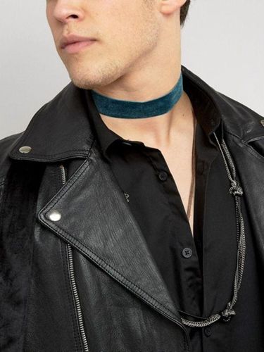 Perpisahan Barack Obama, Malia Tampil Modis dengan Kalung Choker