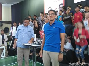 Sandiaga Janji Bangun Old Trafford 18 Bulan Usai Dilantik
