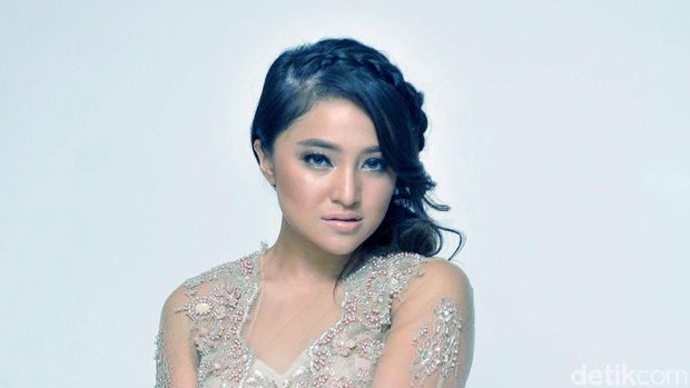 Oon 'Project Pop' Makin Kurus, Liburan Whulandary Diganggu Peringatan Tsunami