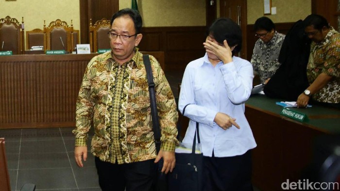 Pasangan suami istri terdakwa penyuap Irman Gusman divonis melakukan korupsi. Xaveriandy Sutanto dan Memi divonis 3 tahun dan 2,5 tahun.