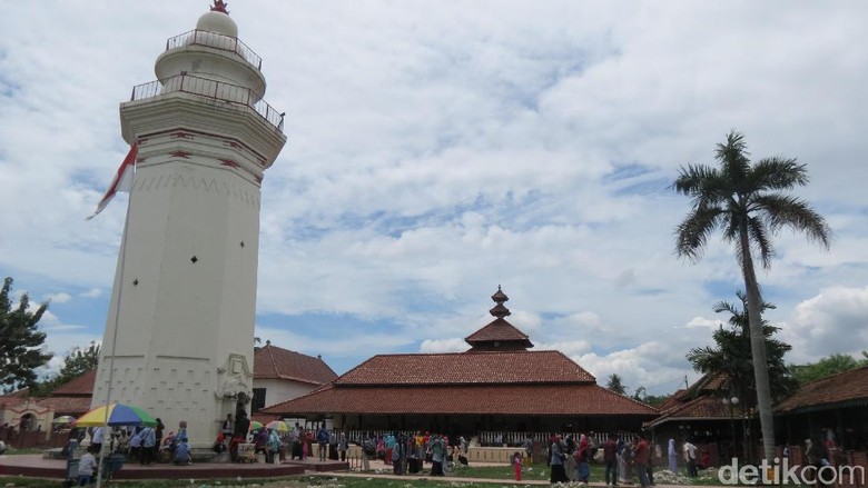 Masjid Agung Banten, Masjid Tua dengan Sentuhan Berbagai Budaya