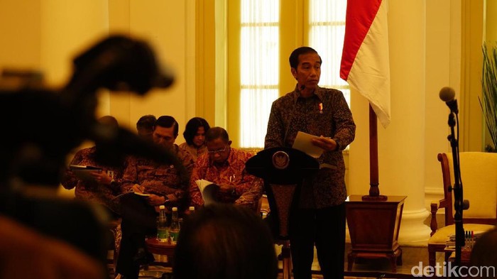 Tekad Jokowi Kurangi Kesenjangan dan Kenaikan Harga di Awal 2017