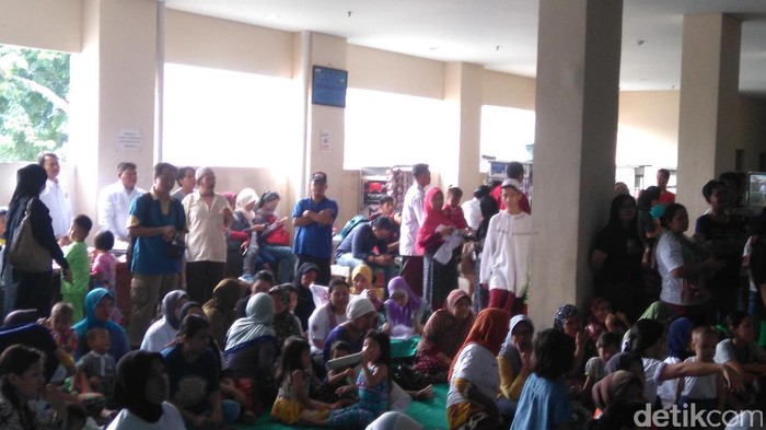 Anies Kampanye di Rusun Jatinegara, Ibu-ibu Ini Rebutan Kaus