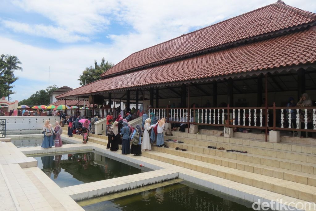 Masjid Agung Banten, Masjid Tua dengan Sentuhan Berbagai Budaya