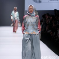 Koleksi Ria Miranda for Blibli.com mengusung tema Foresta di Jakarta Fashion Week 2017. Senayan City. Jakarta. [Foto: Mohammad Abduh/Wolipop]