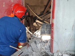 Pekerja Jatuh di Apartemen Kamala Sudah 35 Jam Tertimpa Reruntuhan