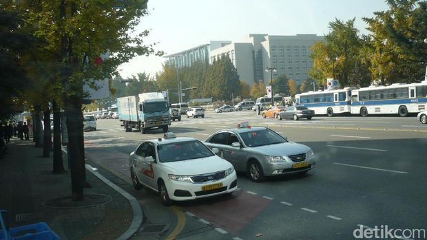Cinta Mati Orang Korea pada Mobil Buatan Sendiri