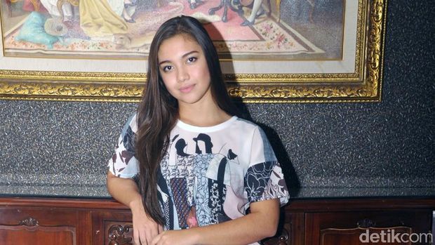 Sibuk Stripping, Angela Gilsha Kaget Cepat Terkenal
