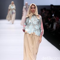 Koleksi Ria Miranda for Blibli.com mengusung tema Foresta di Jakarta Fashion Week 2017. Senayan City. Jakarta. [Foto: Mohammad Abduh/Wolipop]