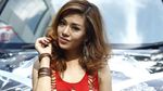 Si Cantik Veronika Jane di Honda CR-V