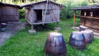 Di bagian samping atau belakang rumah, biasanya ada sebuah bangunan berbentuk rumah panggung. Bangunan ini difungsikan sebagai kandang ayam atau bebek yang jadi peliharaan penduduk Suku Atayal (Wahyu/detikTravel)