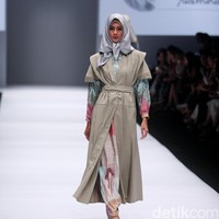Koleksi Ria Miranda for Blibli.com mengusung tema Foresta di Jakarta Fashion Week 2017. Senayan City. Jakarta. [Foto: Mohammad Abduh/Wolipop]