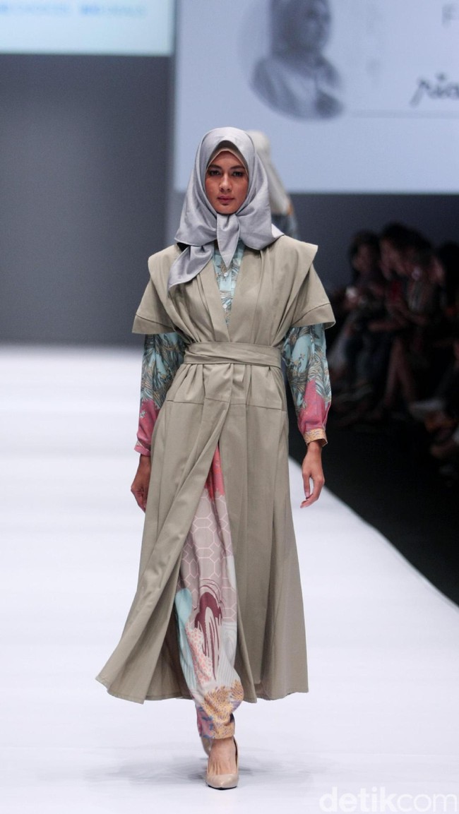 Koleksi Ria Miranda for Blibli.com mengusung tema Foresta di Jakarta Fashion Week 2017. Senayan City. Jakarta. [Foto: Mohammad Abduh/Wolipop]