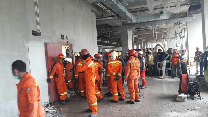 Ini Kendala Proses Evakuasi Pekerja Jatuh di Apartemen Kamala