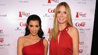 Kim mulai aktif pada acara fashion, seperti pada tahun 2010 ia tampak berpose bersama Heidi Klum dalam acara fashion di New York, AS. Dimitrios Kambouris/Getty Images for Heart Truth/detikFoto.