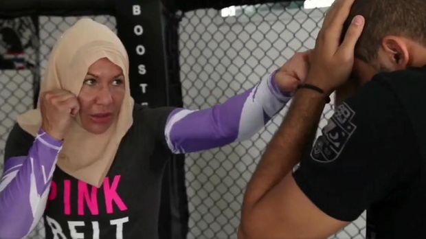 Video: Ketika Petarung Wanita Terbaik Dunia Bertinju Pakai Hijab