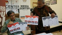 Komisioner KPU Arief Budiman dan Hadar Nafis Gumay saat memperlihatkan contoh surat suara kepada awak media.