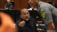 Hakim tinggi Pangeran Napitupulu di sela-sela sidang kode etik MKH di Gedung MA, Jakarta.