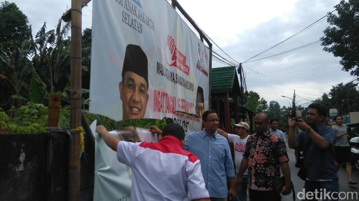 Puluhan Spanduk Kampanye Rusak, Anies akan Lapor ke Bawaslu