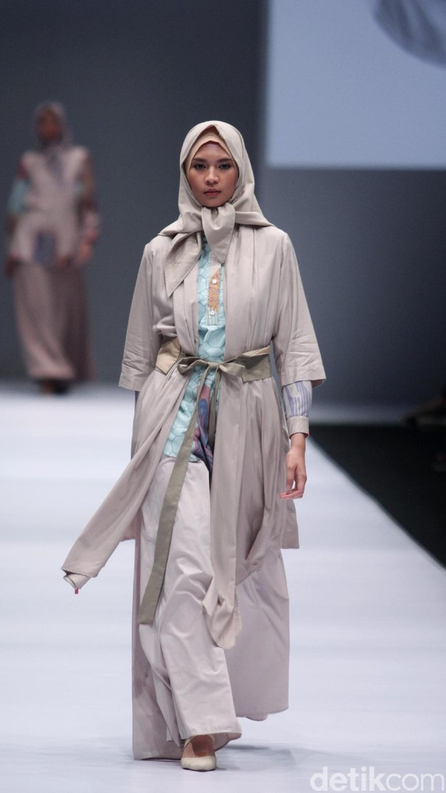Koleksi Ria Miranda for Blibli.com mengusung tema Foresta di Jakarta Fashion Week 2017. Senayan City. Jakarta. [Foto: Mohammad Abduh/Wolipop]