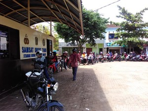 Pemilik Kendaraan Panik Sehari Jelang Kenaikan Biaya STNK-BPK
