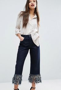 5 Jeans Unik yang Bisa Bikin Penampilan Lebih Atraktif