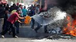 Warga Meksiko Bakar Ban Tolak Kenaikan Harga BBM