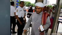 Novel Bamukmin mendatangi Polda Metro Jaya untuk melaporkan Basuki Tjahaja Purnama (Ahok) soal frasa Fitsa Hats.