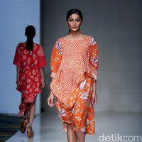 Koleksi busana Carmanita mengusung tema Love di IPMI Trend Show 2017. The Hall Lt. 8, Senayan City. Jakarta. [Foto: Mohammad Abduh/Wolipop]