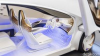 Mobil dikembangkan oleh tim CALTY Design Research Toyota di Newport Beach, California, dan Toyota Innovation Hub di San Fransisco, yang memanfaatkan sistem kecerdasan buatan atau Artificial Intelligence (AI), untuk mengantisipasi kebutuhan masyarakat.