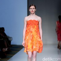 Koleksi busana Carmanita mengusung tema Love di IPMI Trend Show 2017. The Hall Lt. 8, Senayan City. Jakarta. [Foto: Mohammad Abduh/Wolipop]