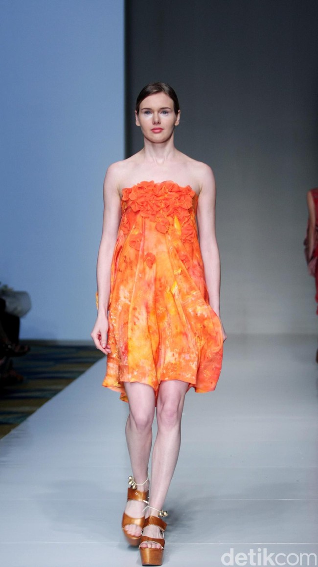 Koleksi busana Carmanita mengusung tema Love di IPMI Trend Show 2017. The Hall Lt. 8, Senayan City. Jakarta. [Foto: Mohammad Abduh/Wolipop]