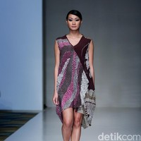 Koleksi busana Carmanita mengusung tema Love di IPMI Trend Show 2017. The Hall Lt. 8, Senayan City. Jakarta. [Foto: Mohammad Abduh/Wolipop]